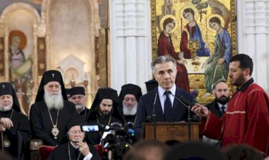 ყველა ქართველის მსგავსად  გულით ვატარებ დიდ ტკივილსა და სიყვარულს, რომელიც  ახსნას